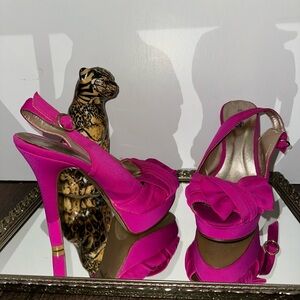Pink high heels pumps with bow detail